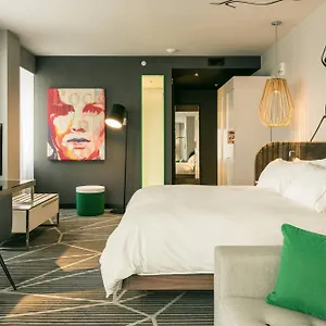 Renaissance Downtown Montreal