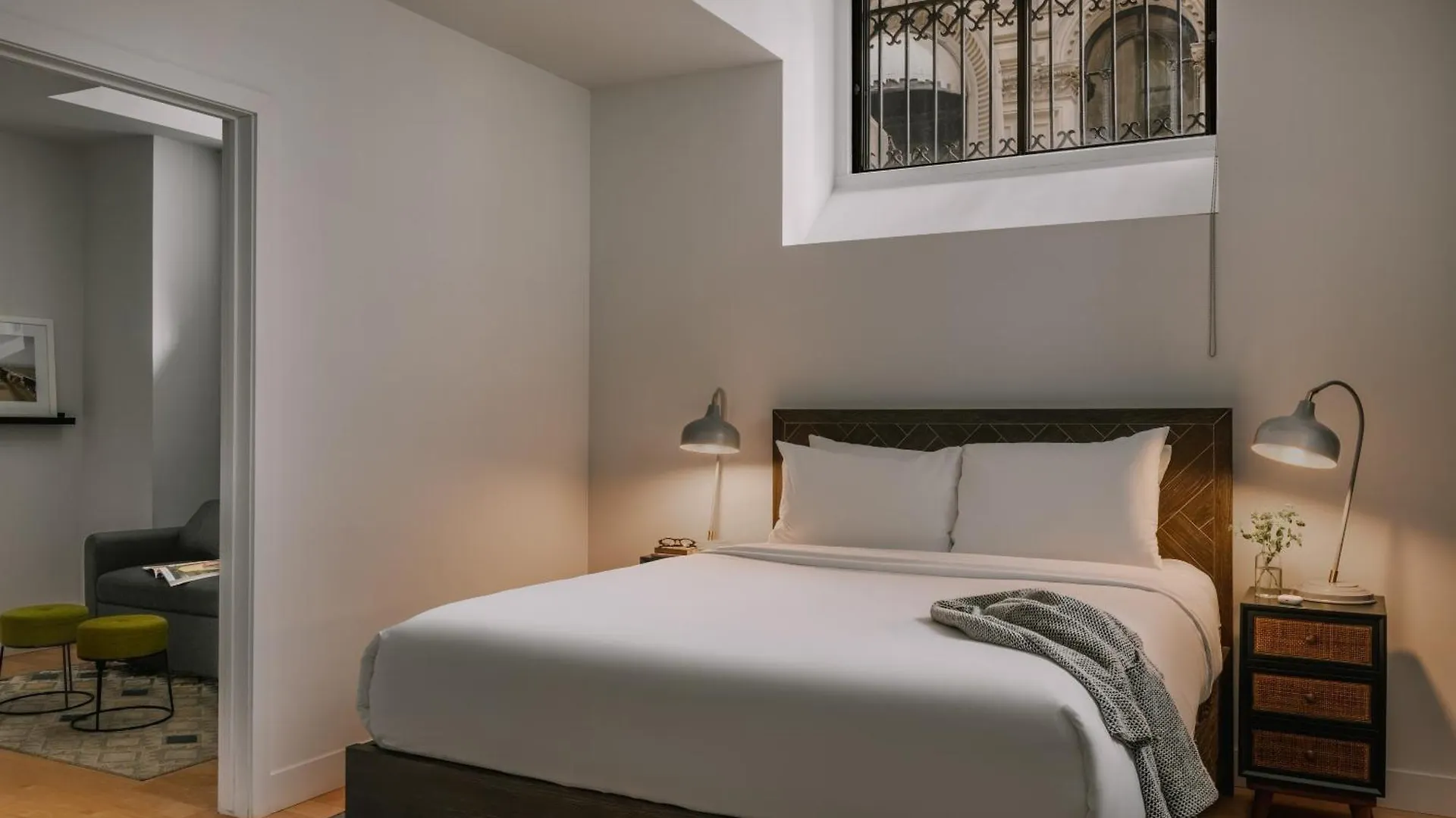 Sonder Le Victoria Aparthotel Montreal 3*,  Canada